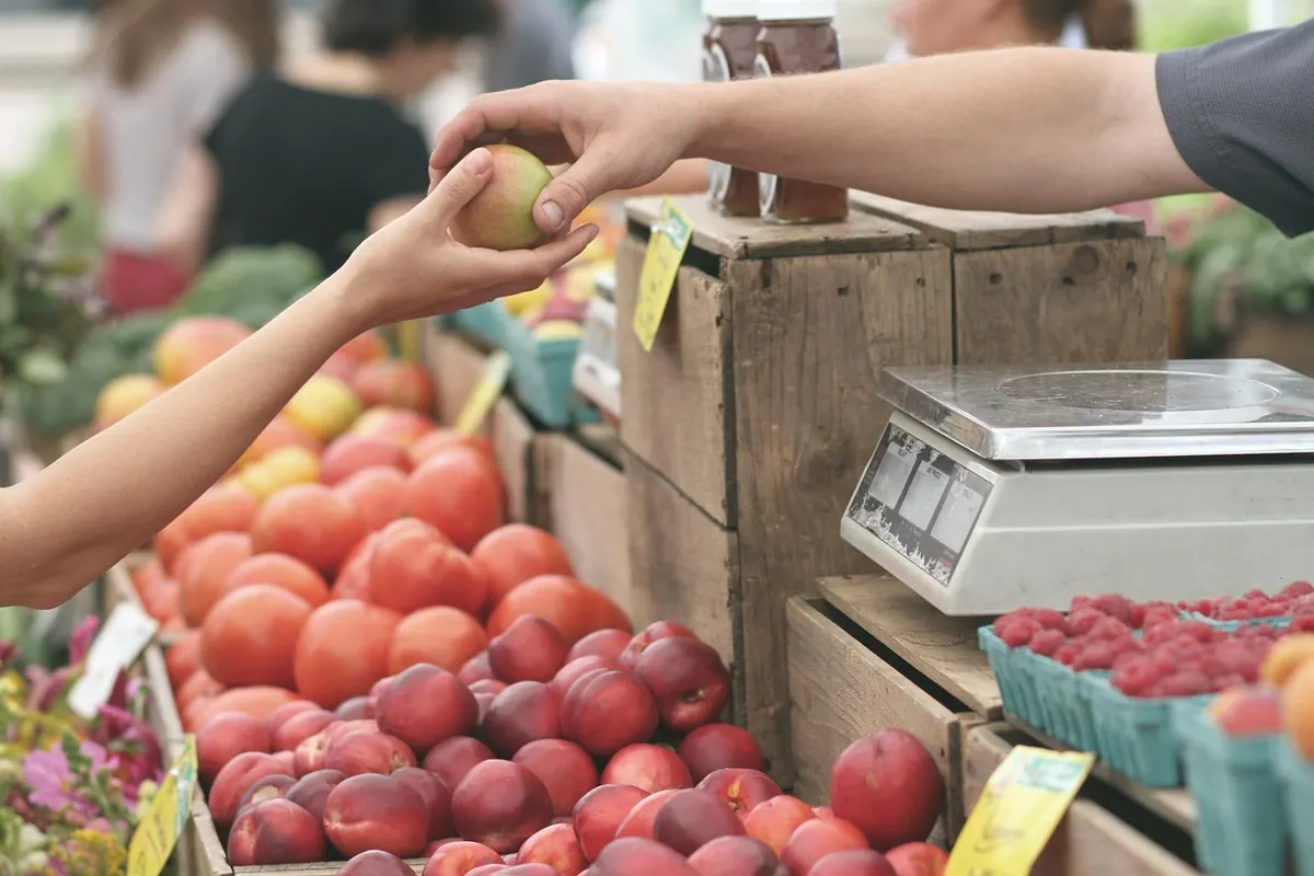 Farmer's Market Bulk Buys: How to Store Fresh and Dry Goods for a Local Pantry